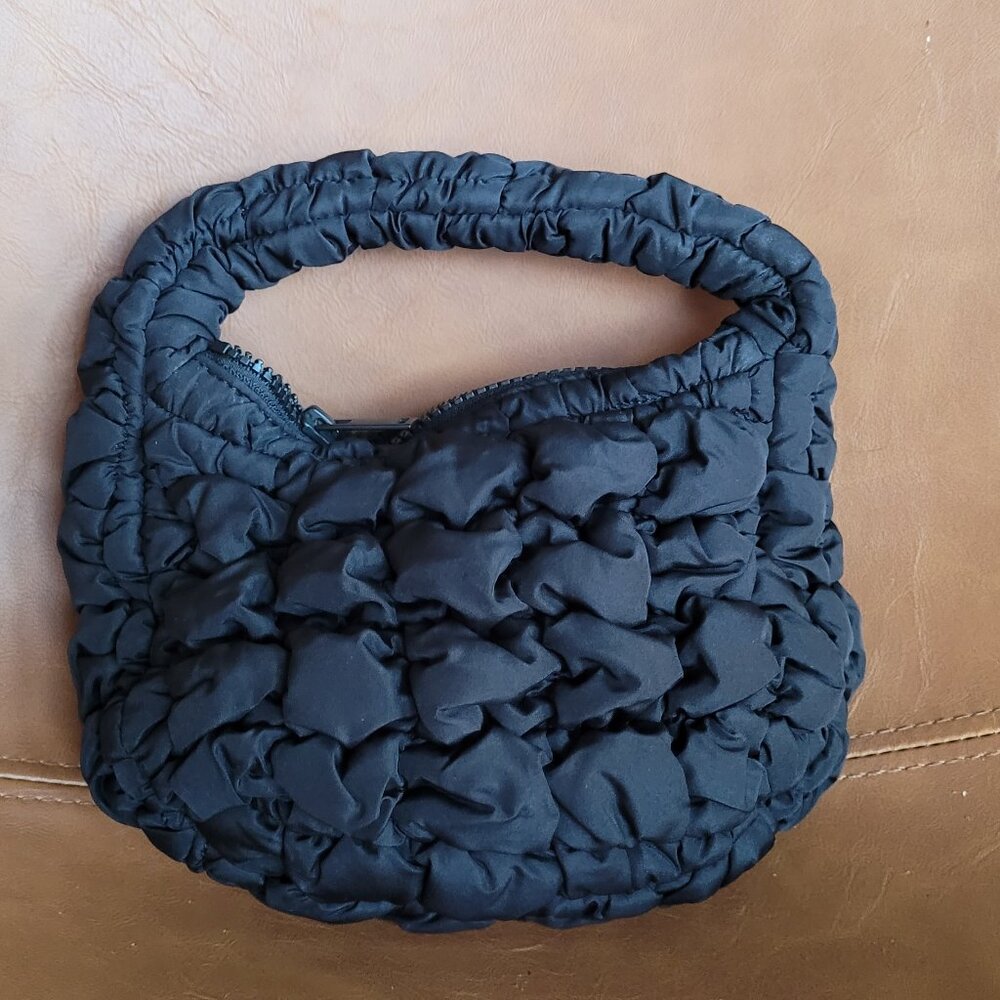 COS mirco quilted bag black (damaged)